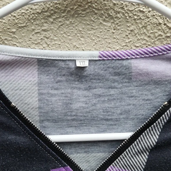 🔴 3 for $12 No brand, long sleeve, plaid zip up top - Picture 4 of 4